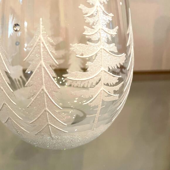 Set of 2 Stemless Wine Glasses Hand Painted White Christmas Trees Snow New - Picture 6 of 12